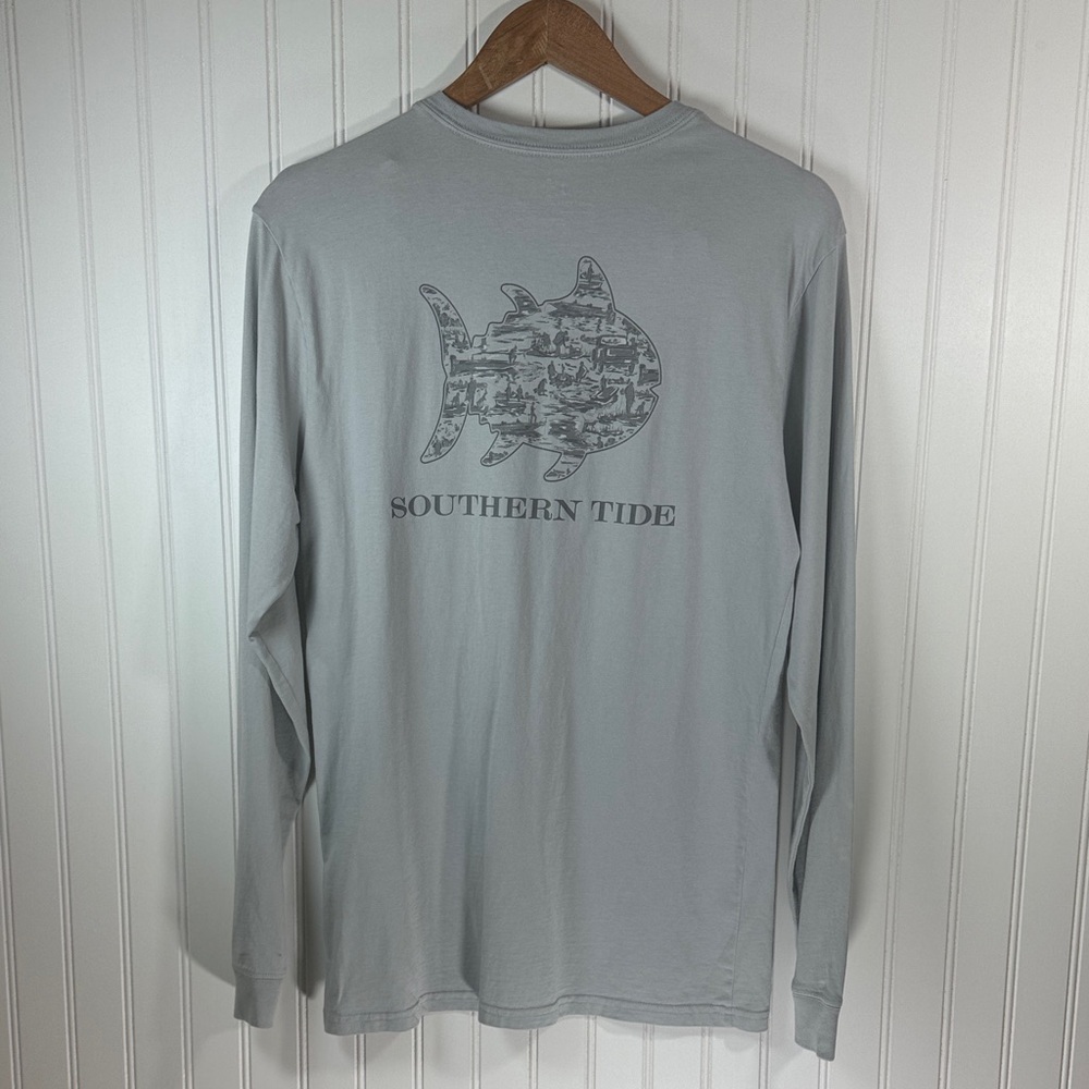 Southern Tide Men’s Outdoorsman SkipJack Long Sleeve Fill Tee Seagull Grey Small